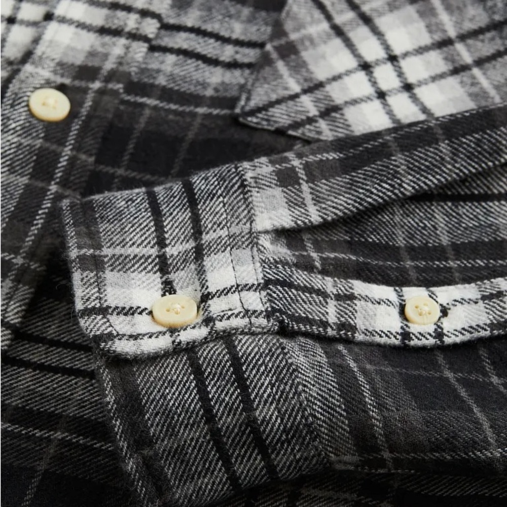 H&M black and white plaid cotton twill Button-Up Shirt - Picture 3 of 13
